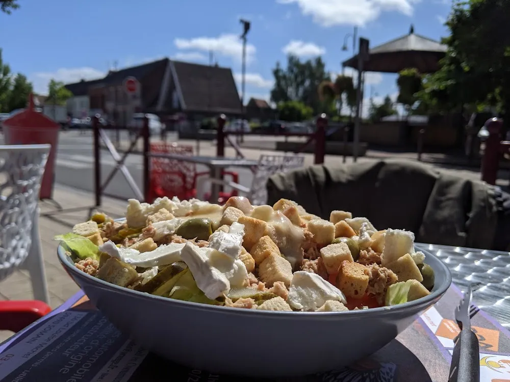 Salade Met Tonijn Olijven Cornichon En Geitekaas
